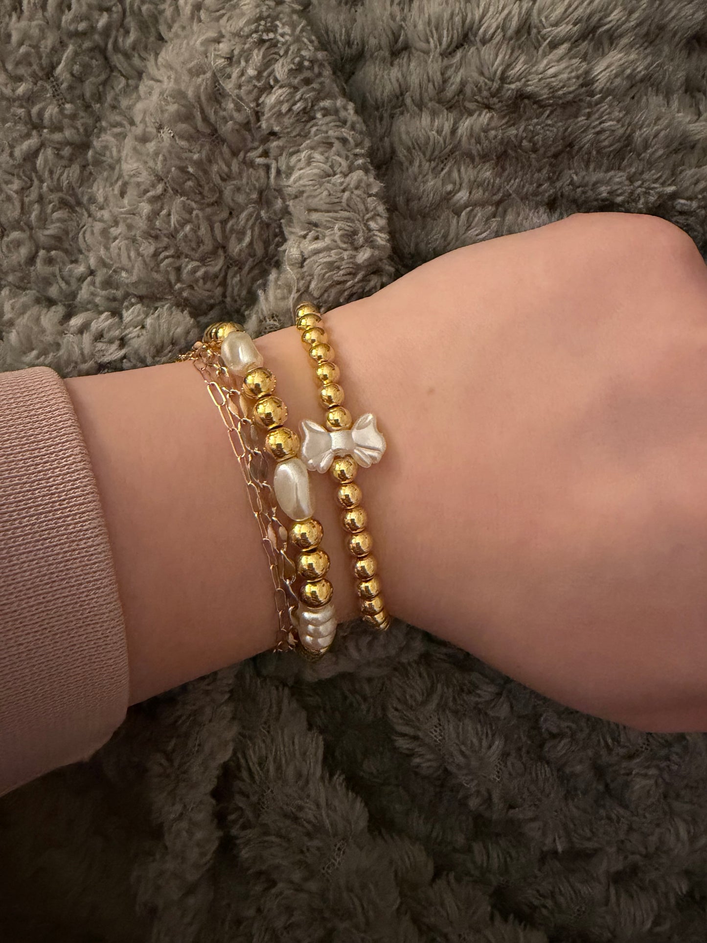 Mini bow non tarnish pearl set