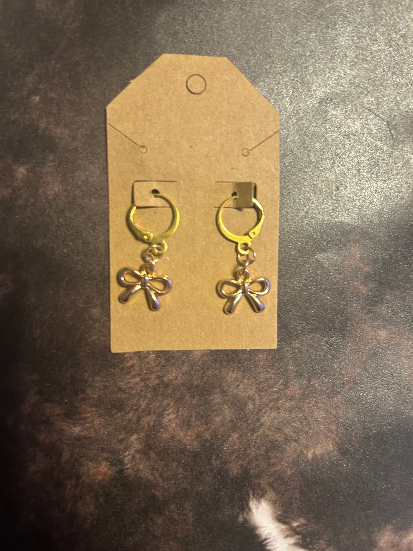 Gold bow hoop earrings 