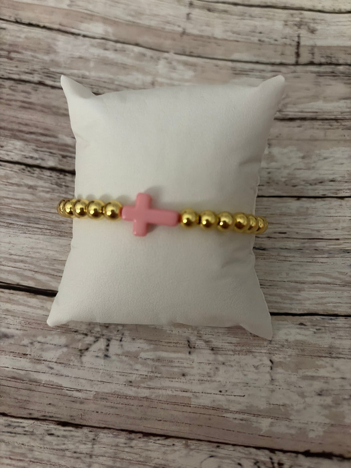 Light pink cross bracelet in gold non tarnish