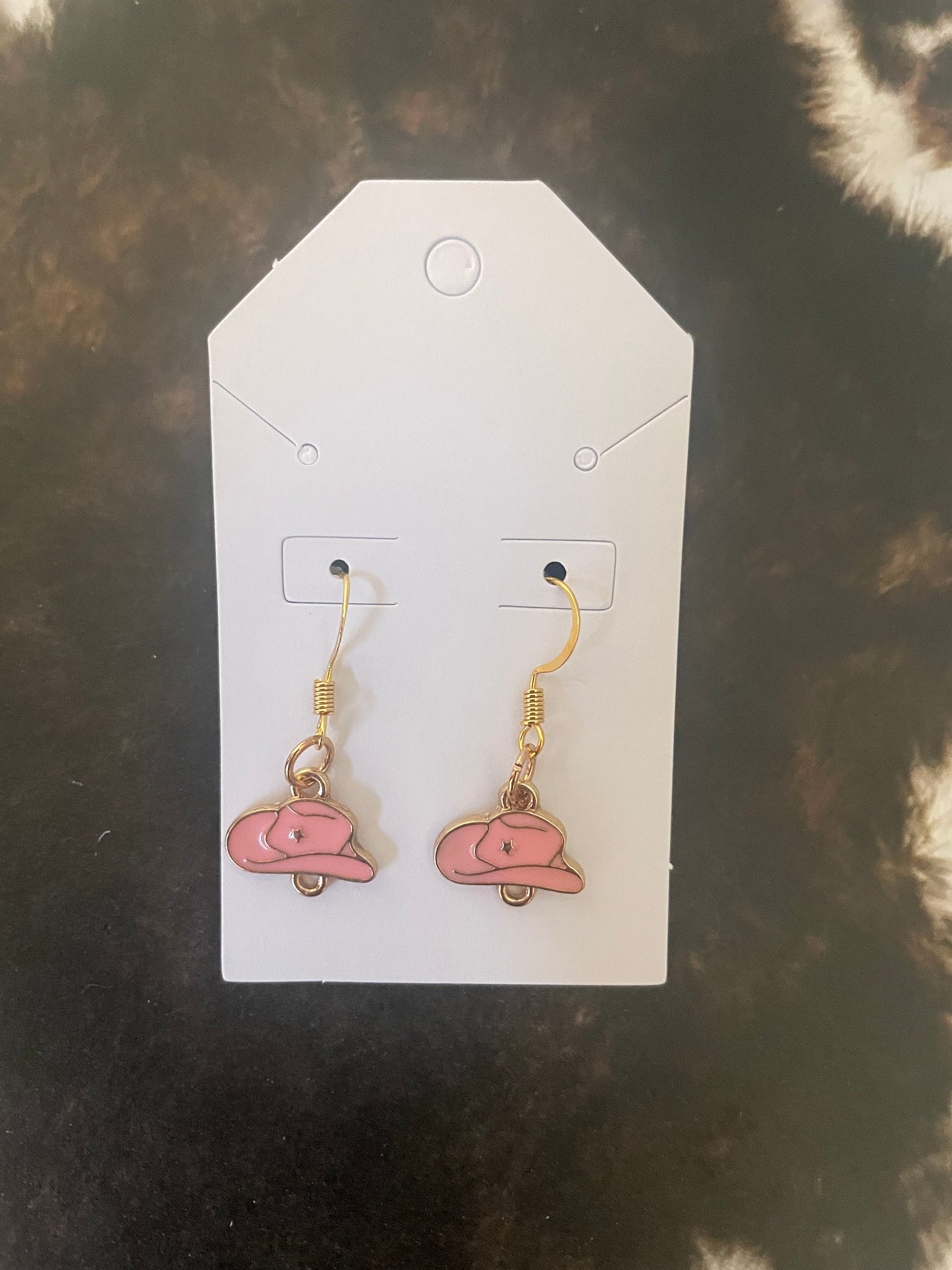 Cowboy hat earrings in pink