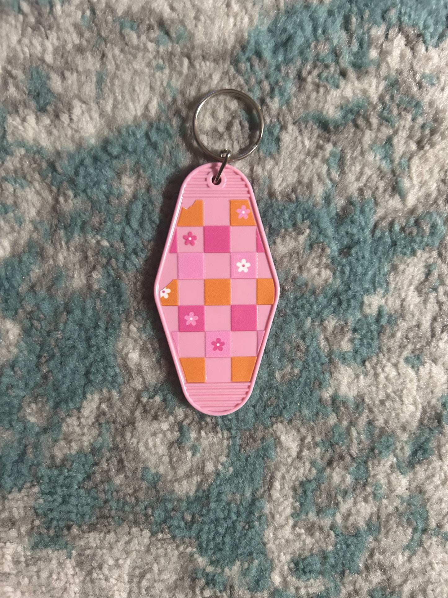 Checkered flower keychain
