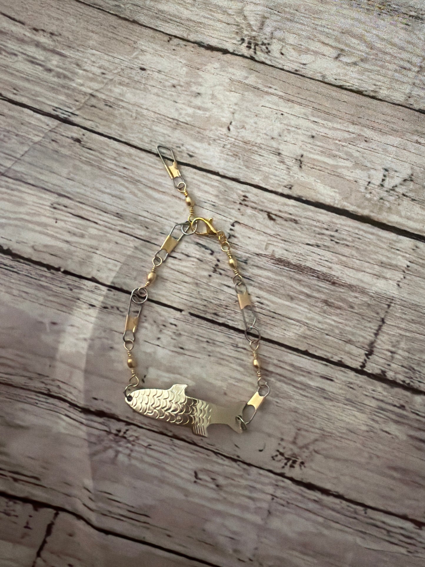 Golden fish lure swivel adjustable bracelet