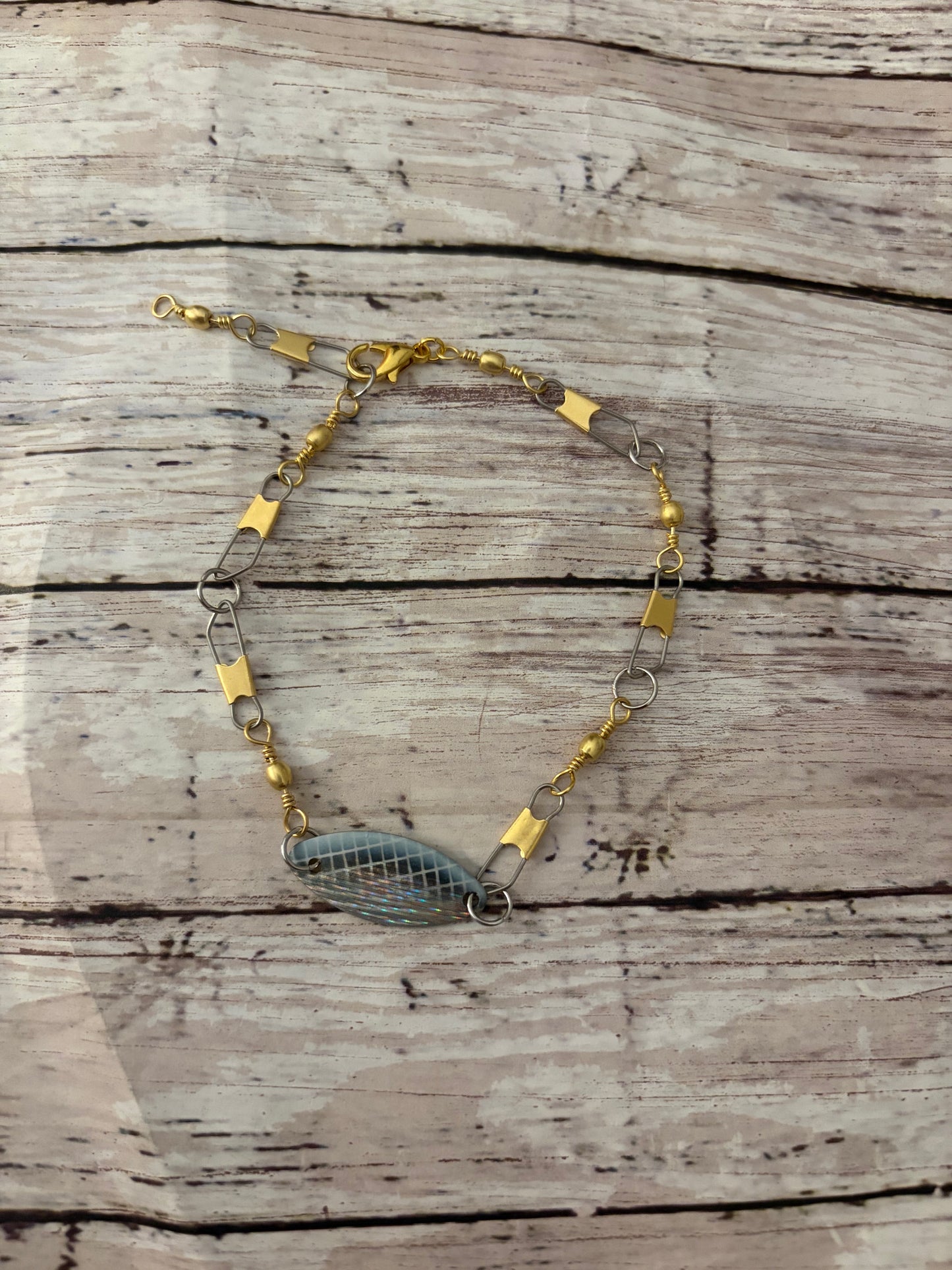 Grey lure and gold swivel bracelet adjustable