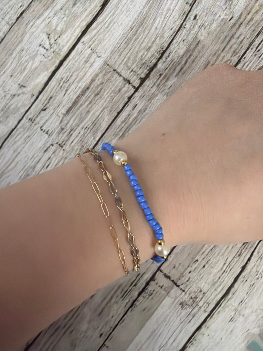 Blue non tarnish pearl bracelet in gold