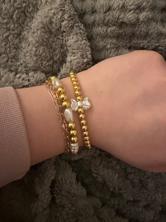 Mini bow non tarnish pearl set