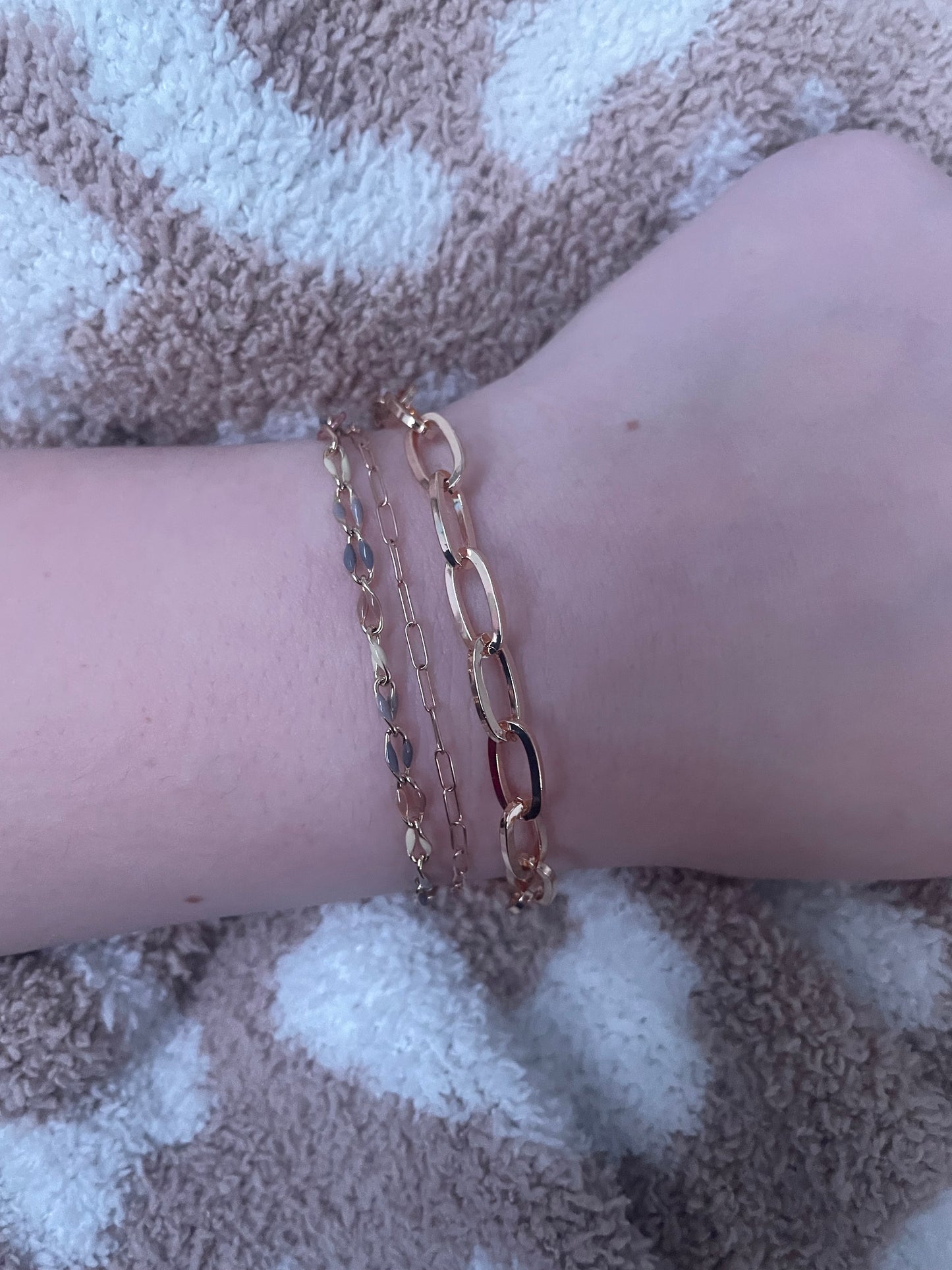 Non tarnish adjustable chain bracelet