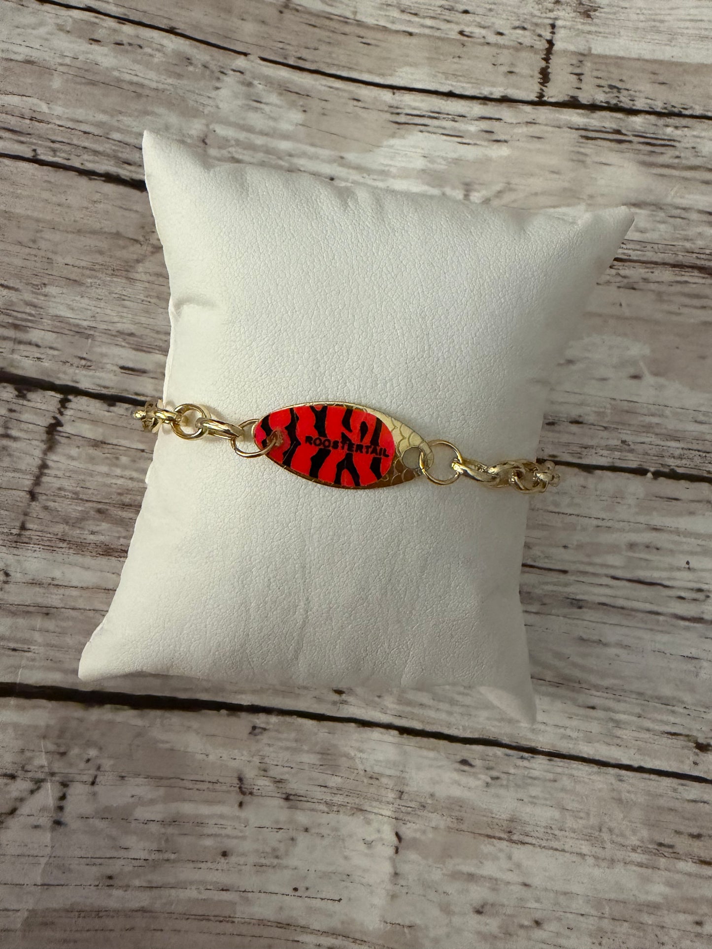 Rooster tails non tarnish bracelet in gold