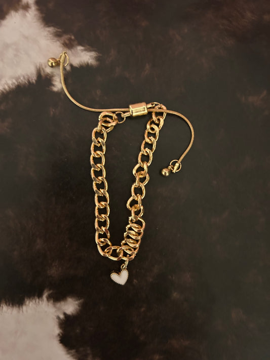 White heart bracelet in gold