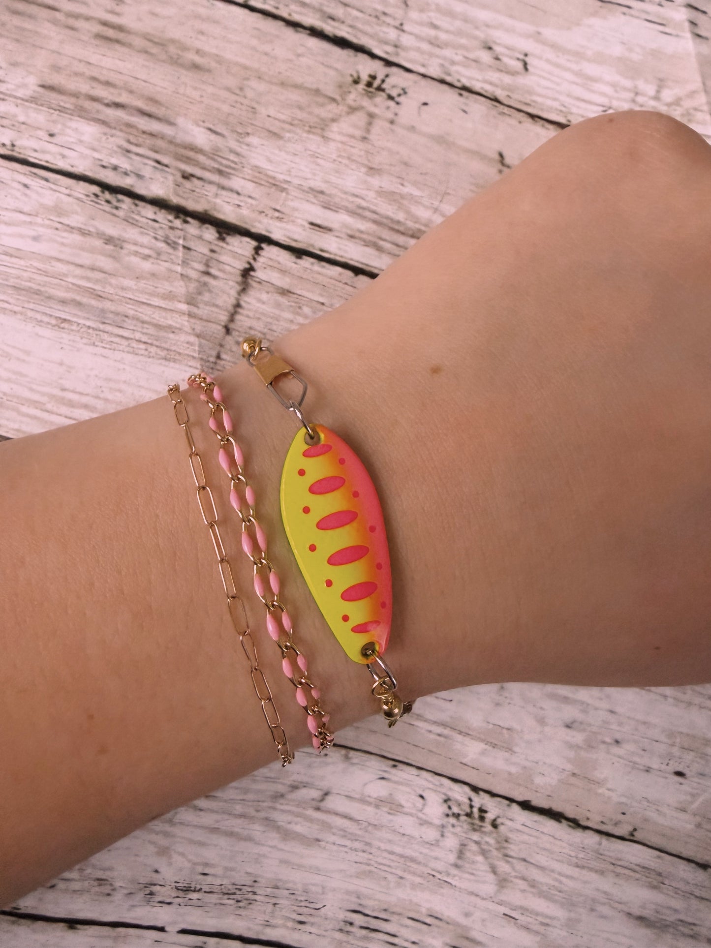 Neon yellow and pink lure gold swivel adjustable bracelet