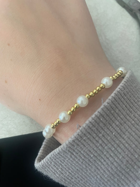 Pearl wonder bracelet non tarnish in gold