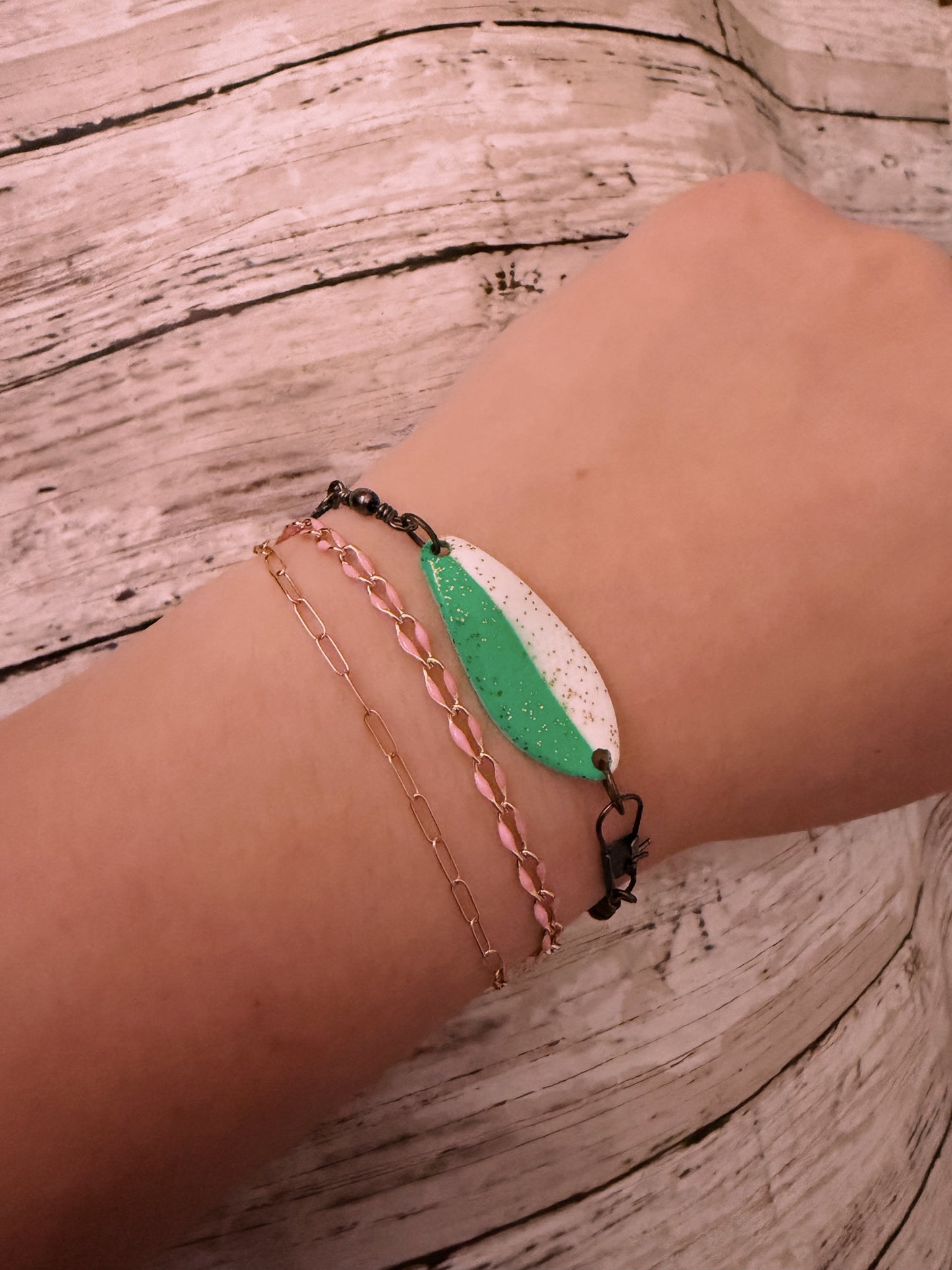 Lime lure adjustable black swivel bracelet
