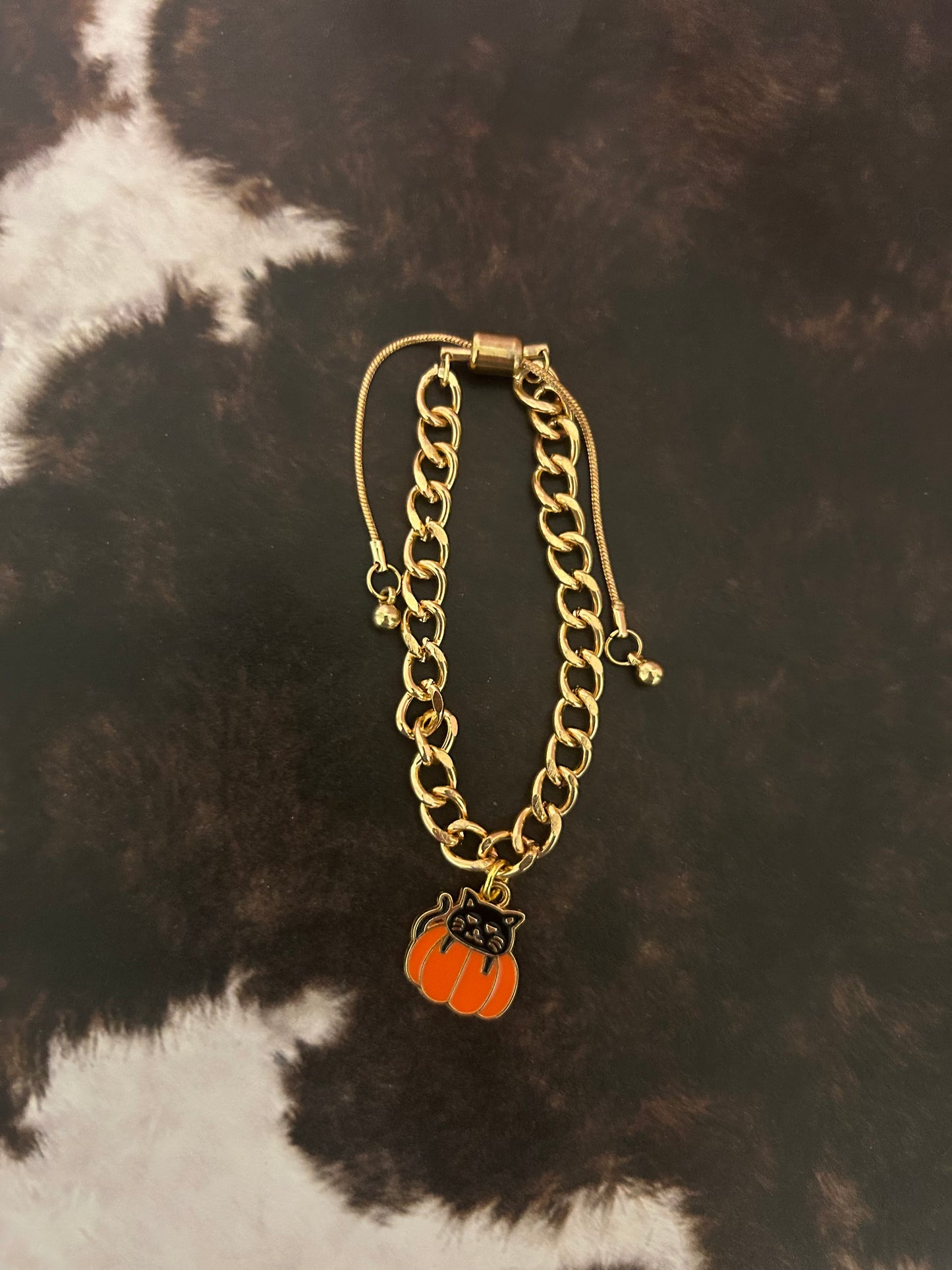 Cat pumpkin bracelet in gold