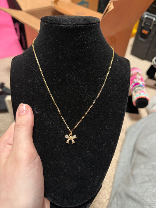 Non tarnish bow necklace in gold