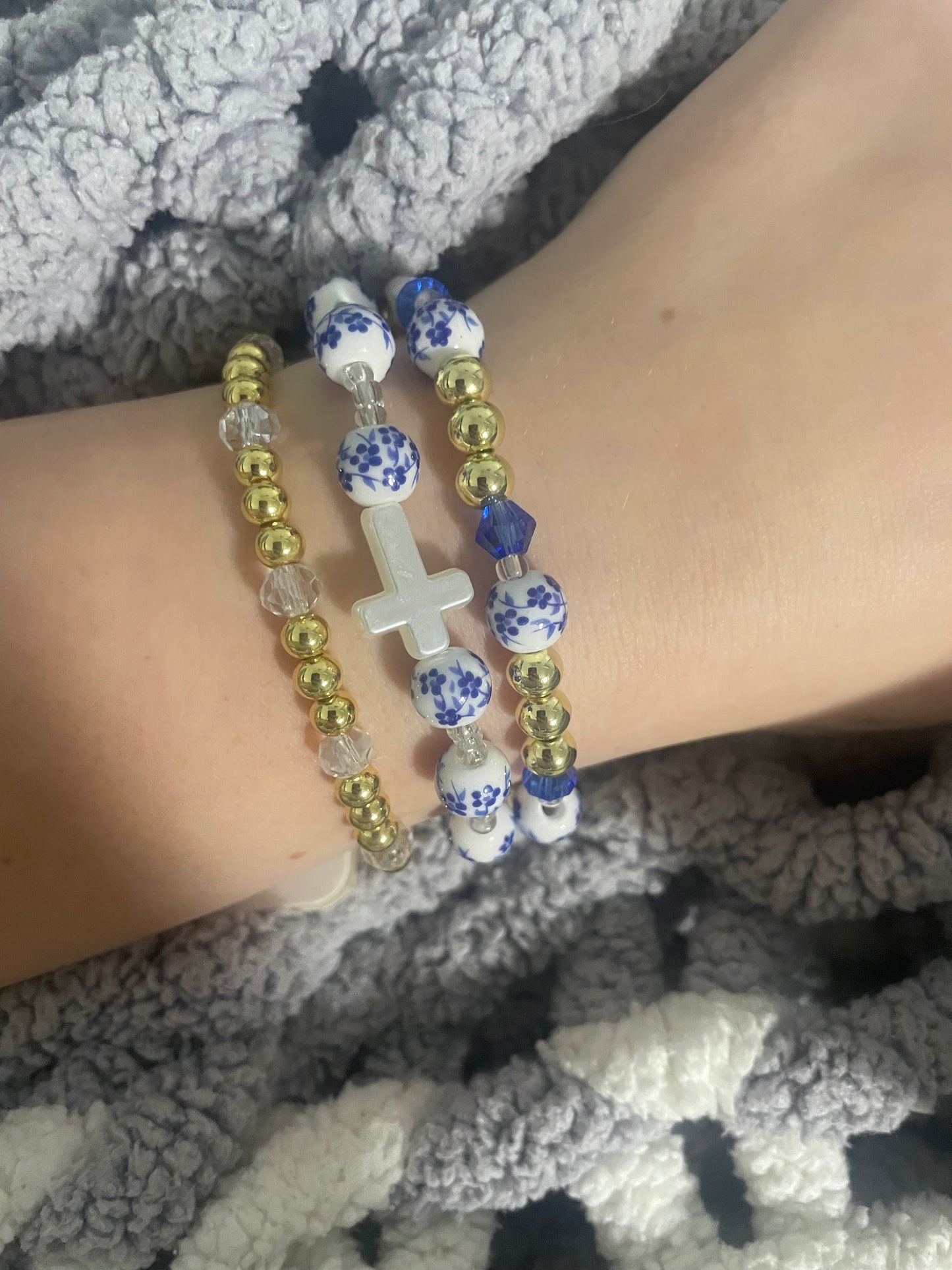 Non tarnish blue and gold set