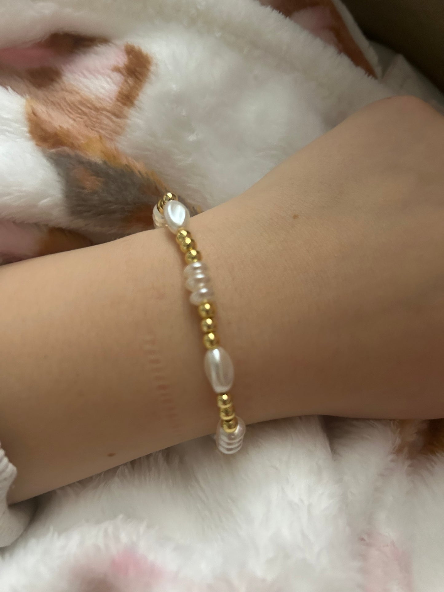 Non tarnish ocean pearl bracelet