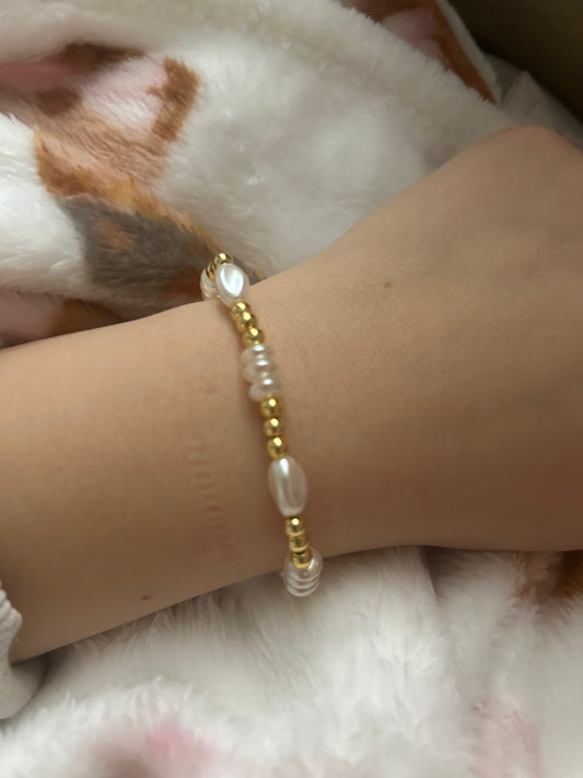 Non tarnish ocean pearl bracelet