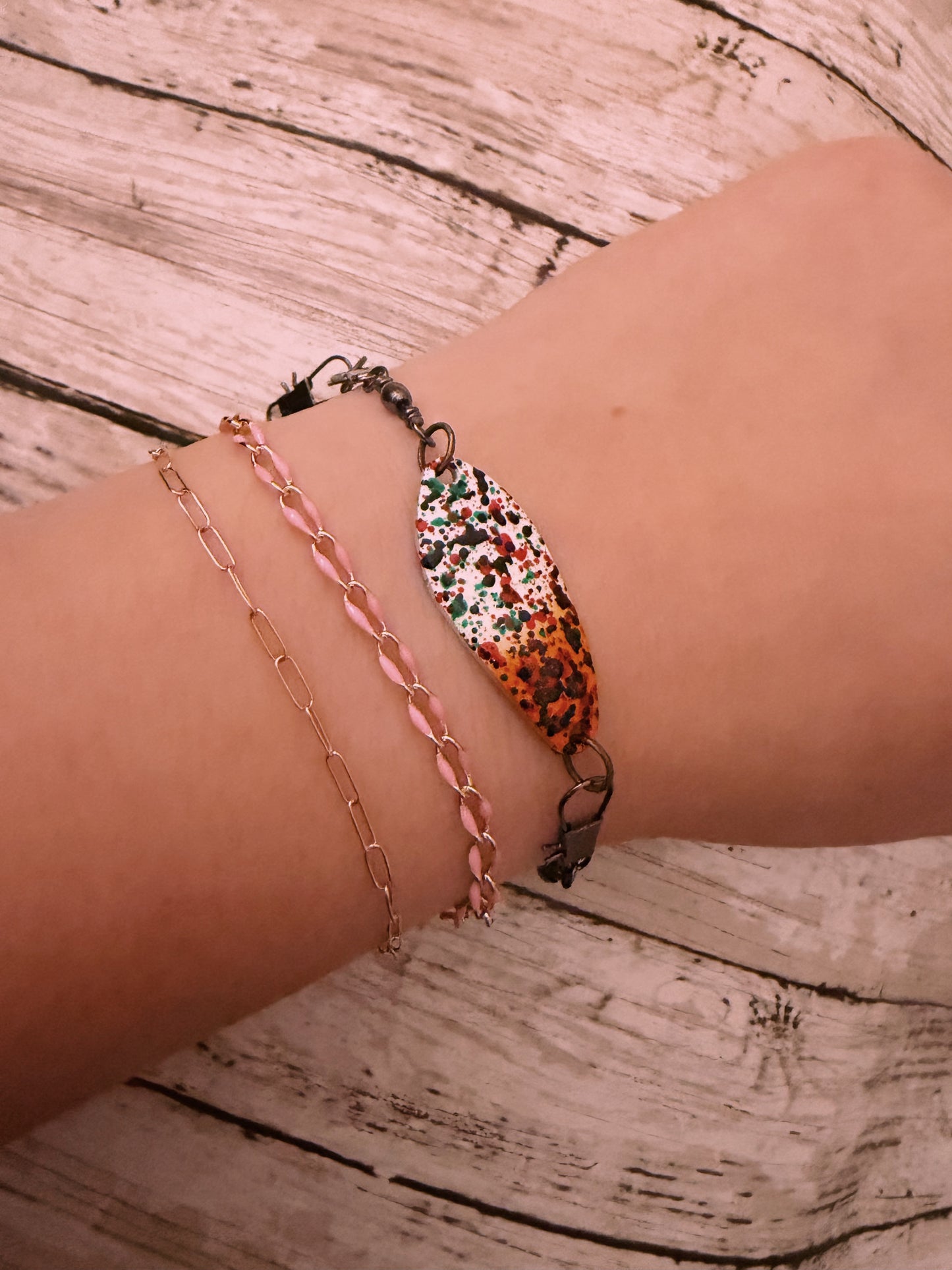 Confetti lure black swivel adjustable bracelet