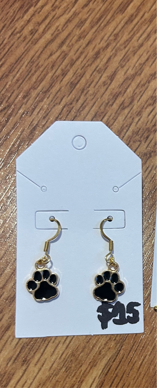 Paw gold earring
