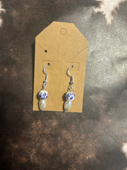 Silver floral and pearl earrings ￼