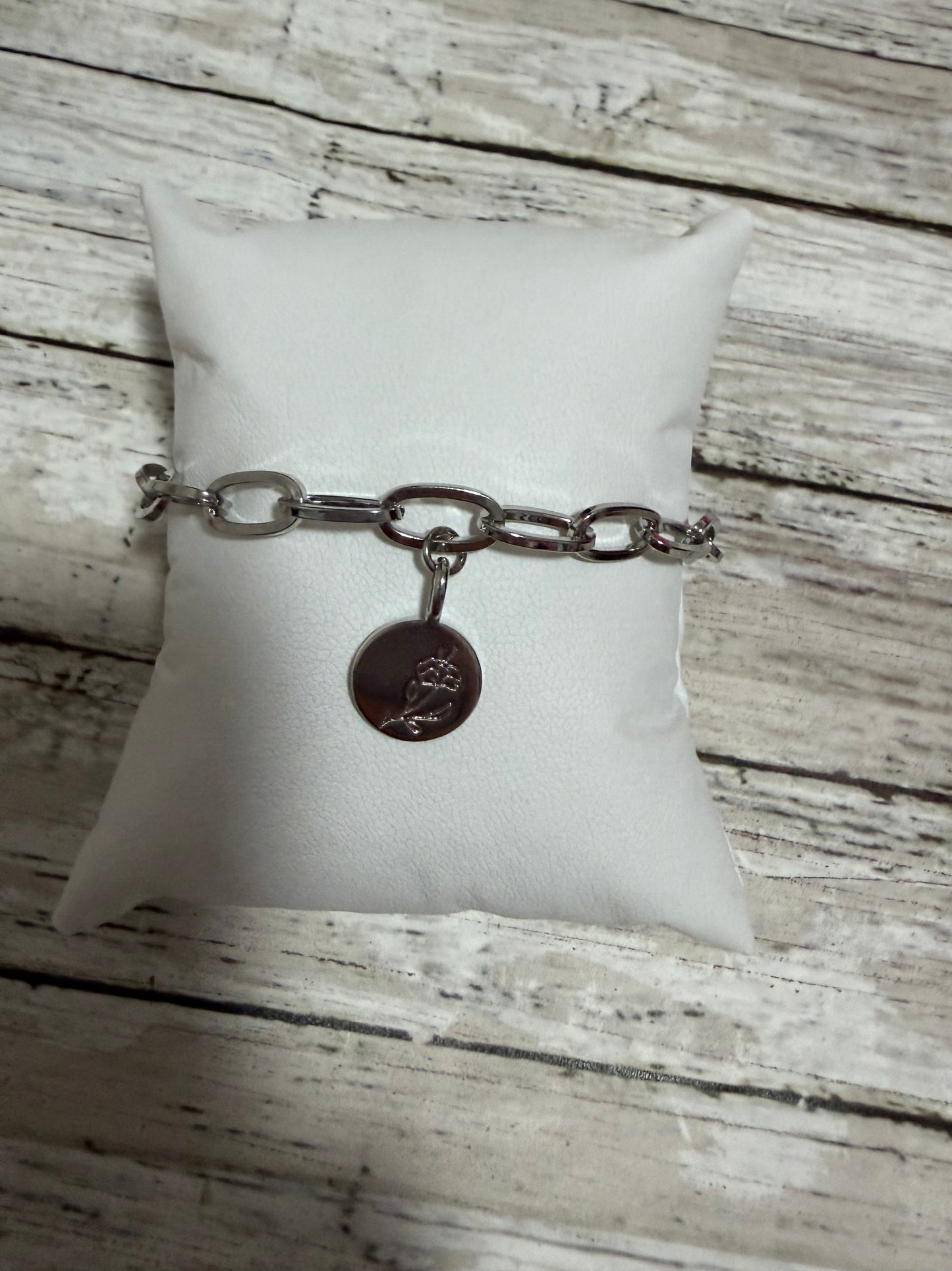 Non tarnish flower bracelet in silver