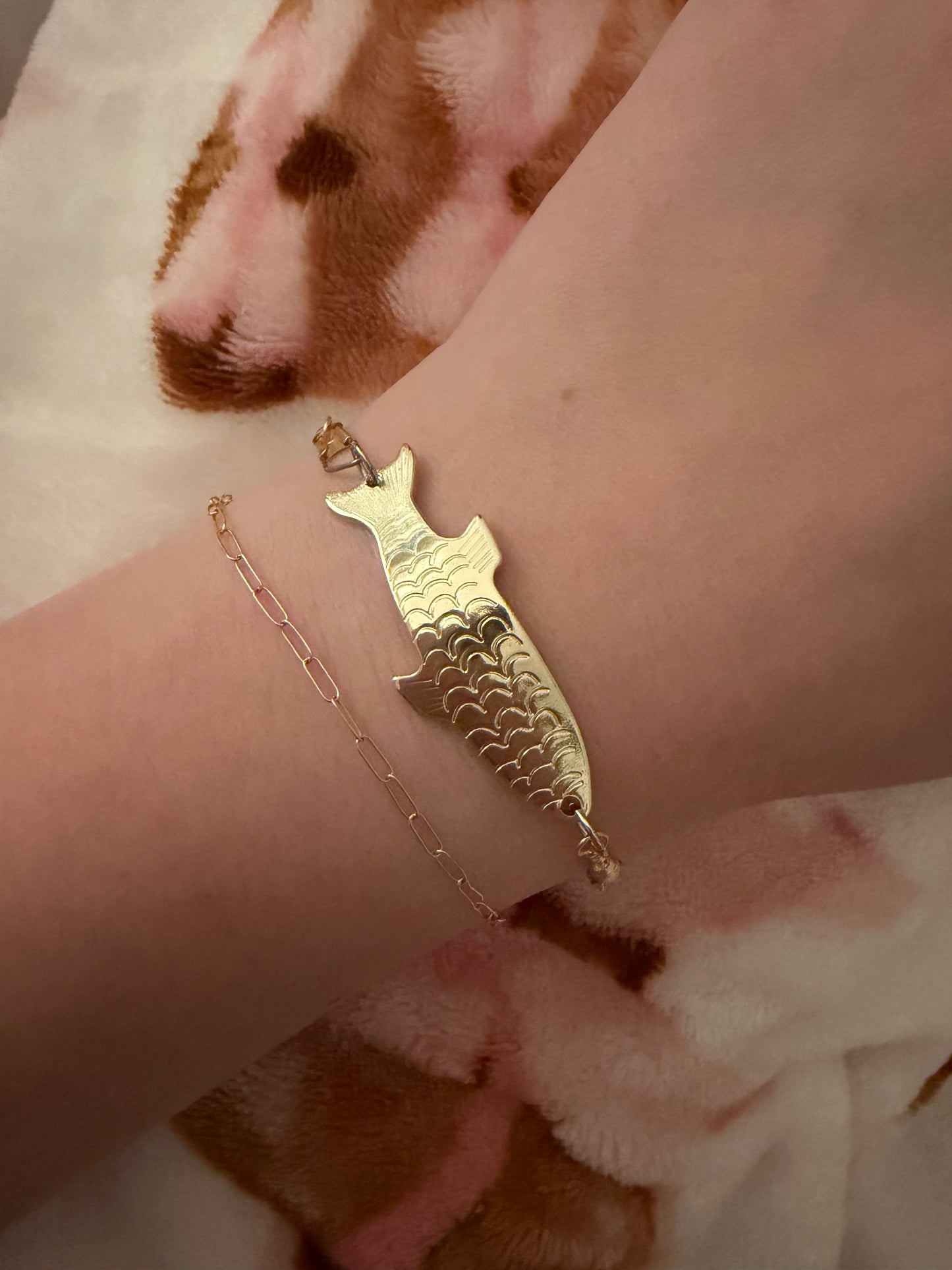 Golden fish lure swivel adjustable bracelet