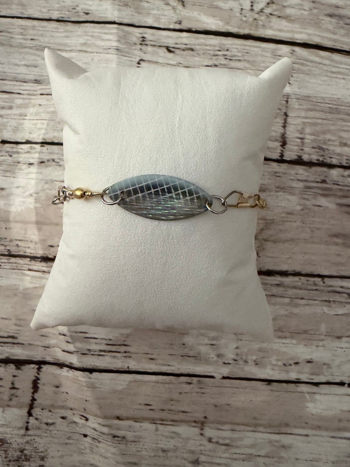 Grey lure and gold swivel bracelet adjustable