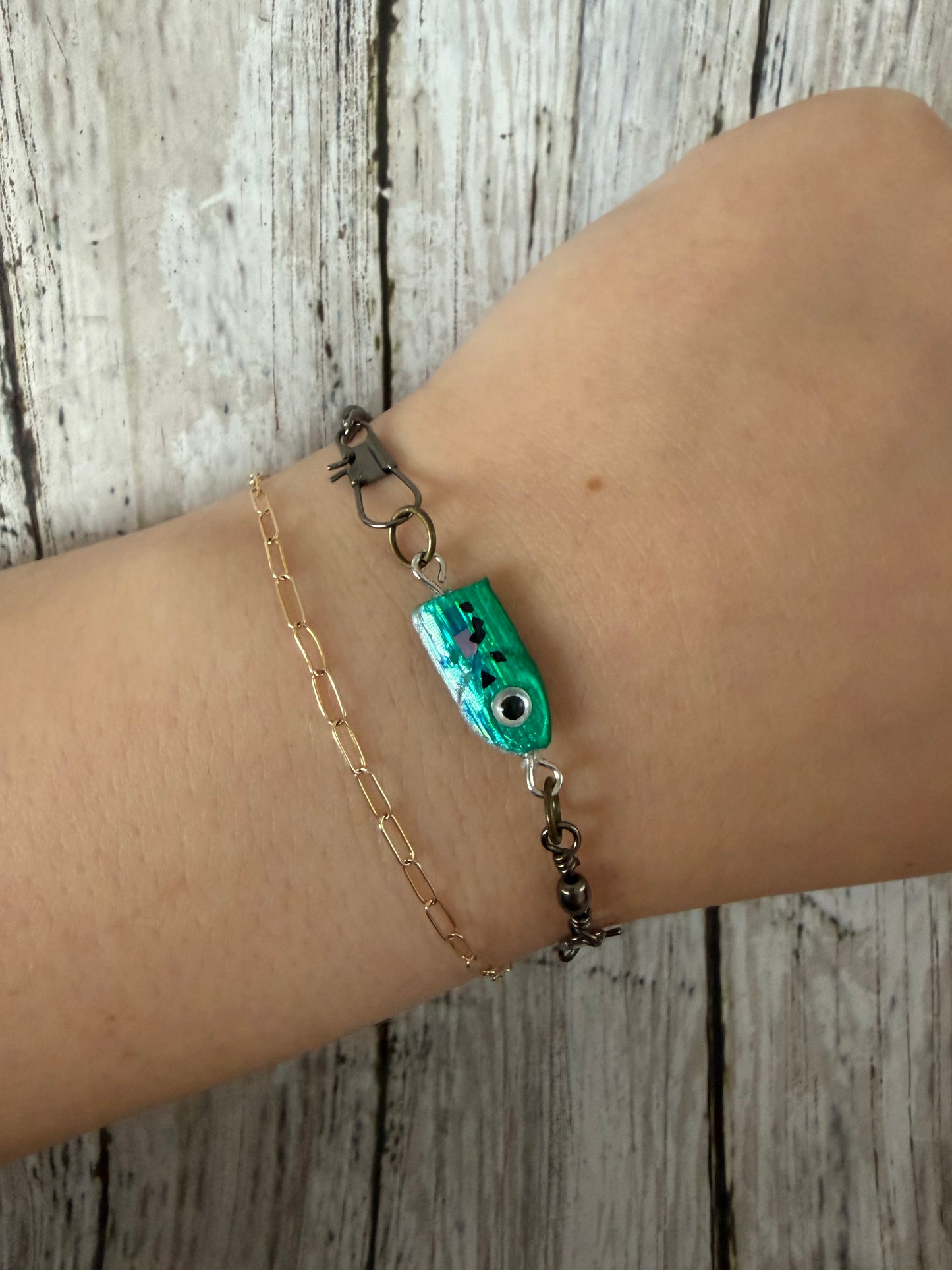Fish swivel bracelet (choose fish and swivel color)