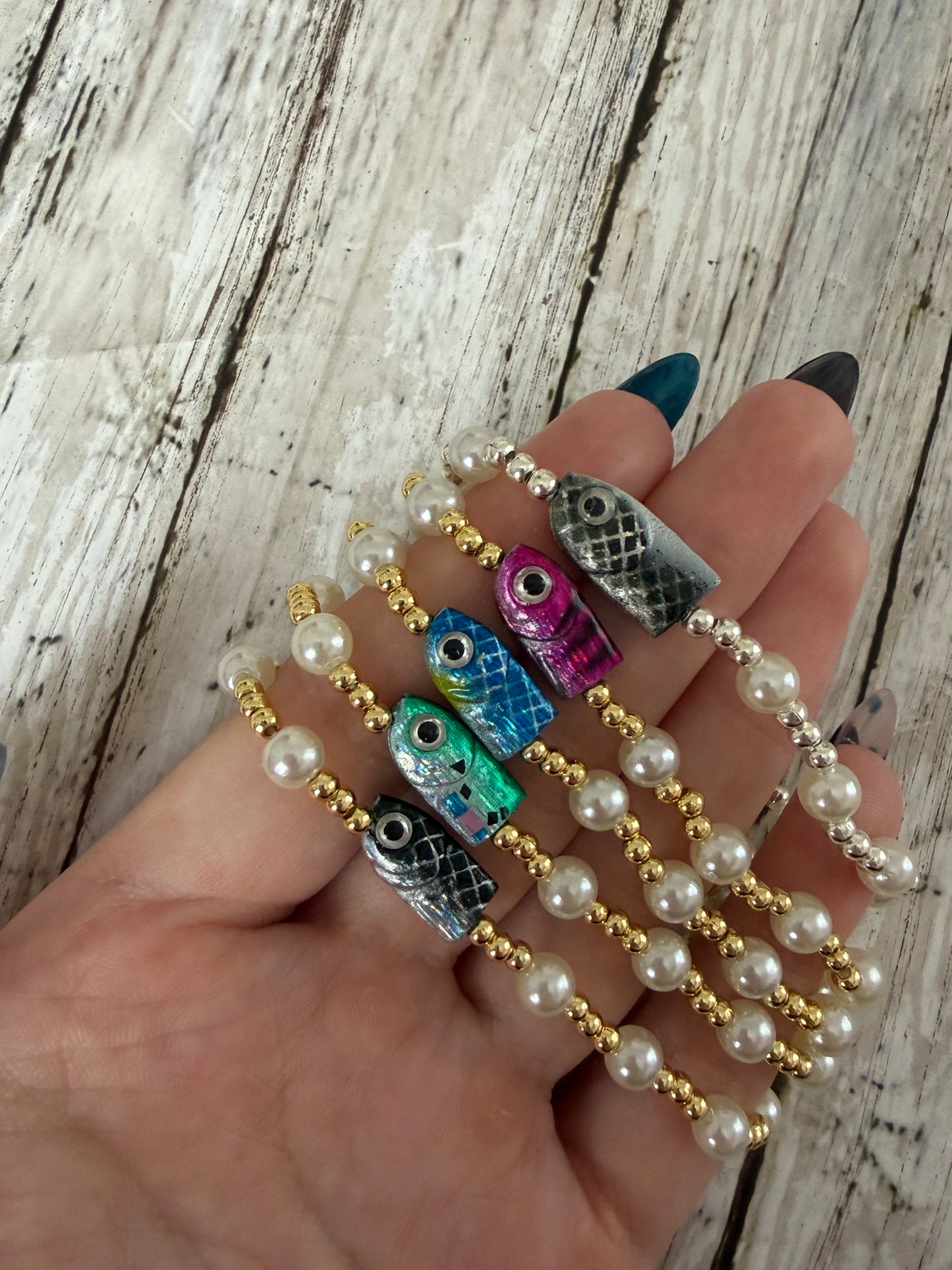 Fish swivel bracelet (choose fish and swivel color)